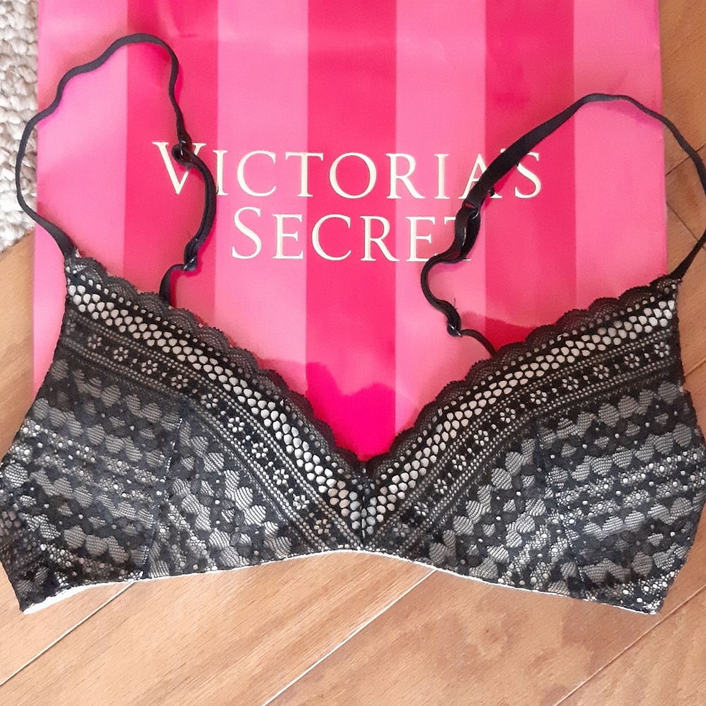 Victoria's Secret No Wire Bra size 32A - Picture 3 of 9